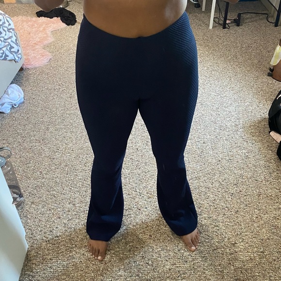 Elastic Waist Rib-Knit Flare Leg Pants Size: Medium - Picture 2 of 4